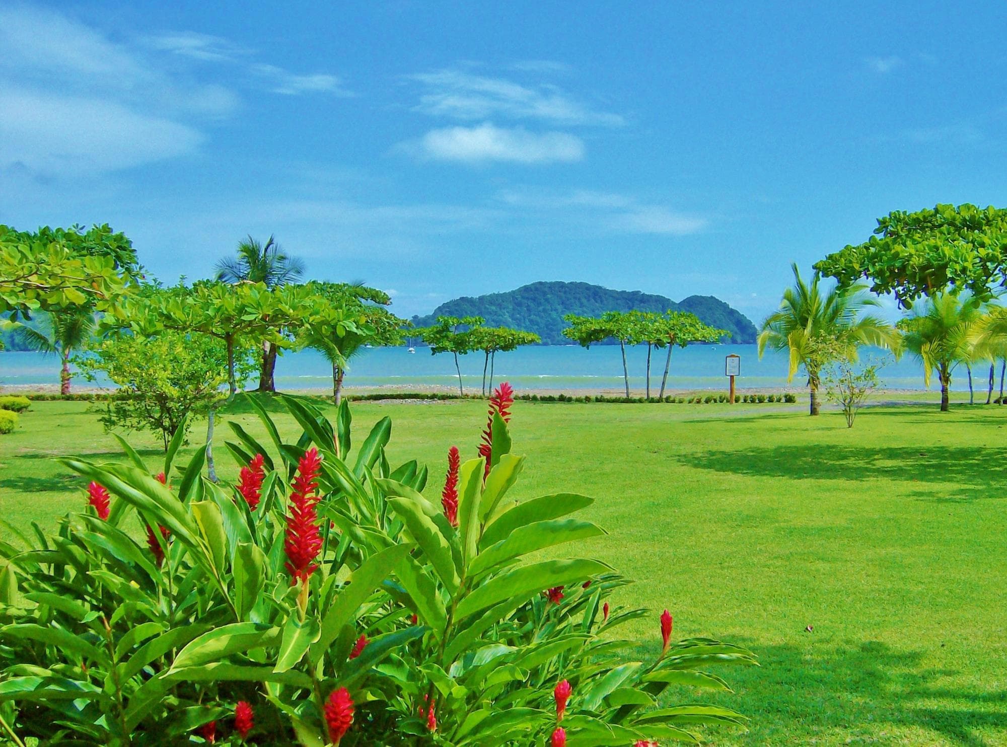 Costa Rica: Volcanoes, Rainforest and Pacific Diving